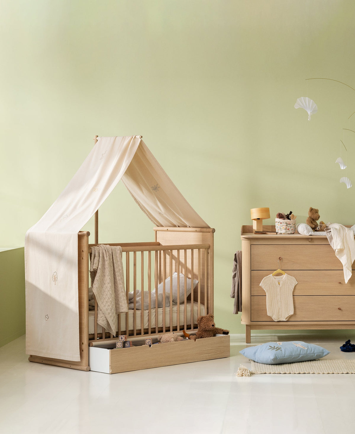 Novel Betthimmel mit Stickerei für Babybett, ungefärbt